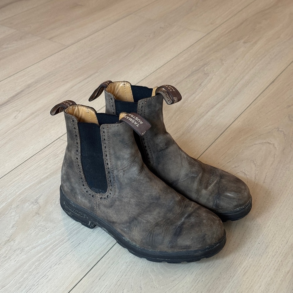 Blundstone Distressed Leather Chelsea Boots